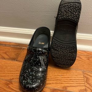 Dansko XP 2.0 show size “37l”.